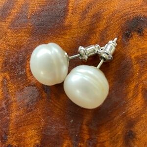 White Freshwater pearl stud earrings